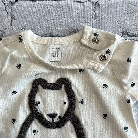 Baby Gap bundle 0-3m (ivory organically grown cotton one piece pyjama & outfit) - Picture 10 of 12